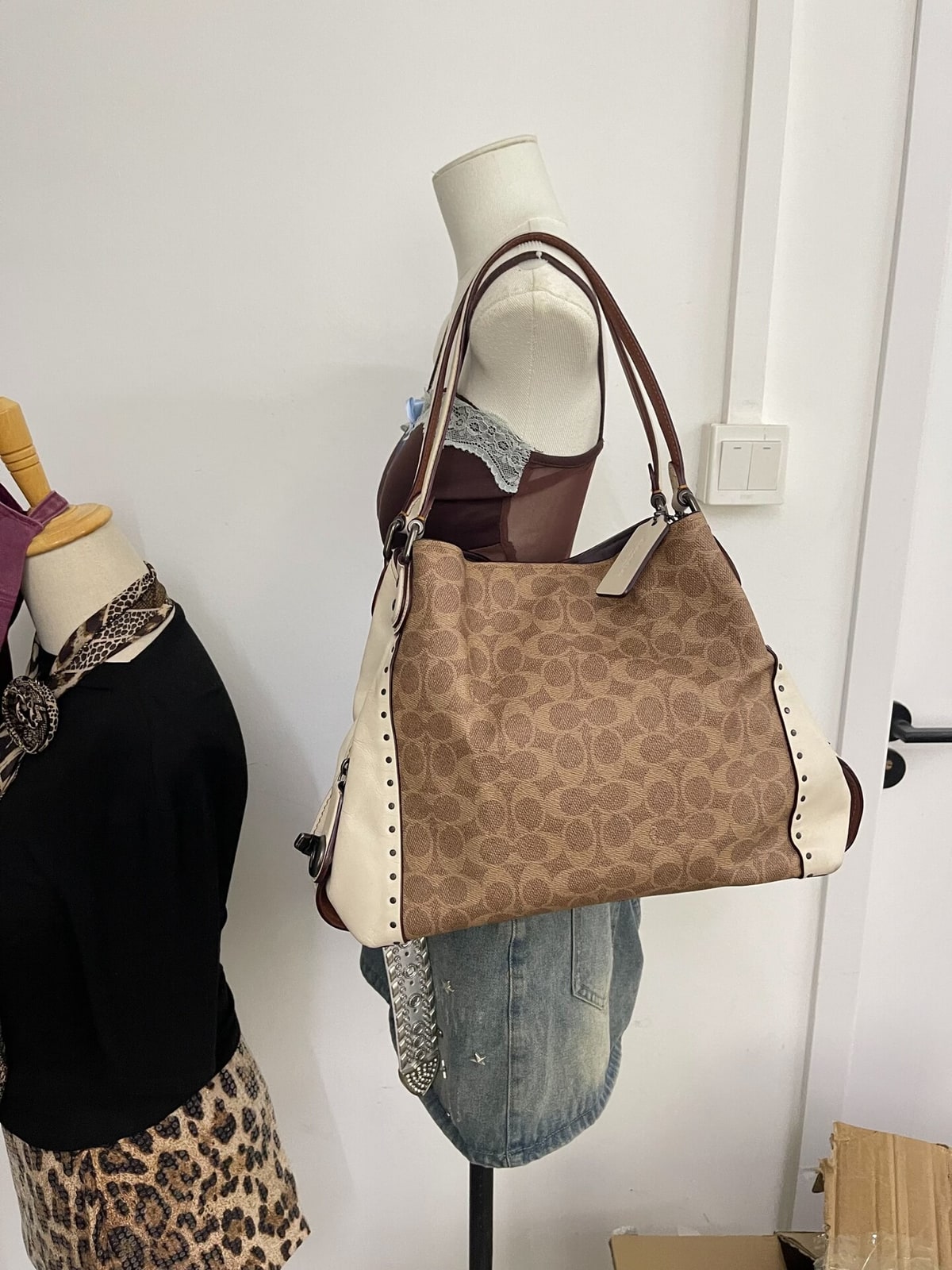 Vintage Coach Tan Signature Hobo Bag 6