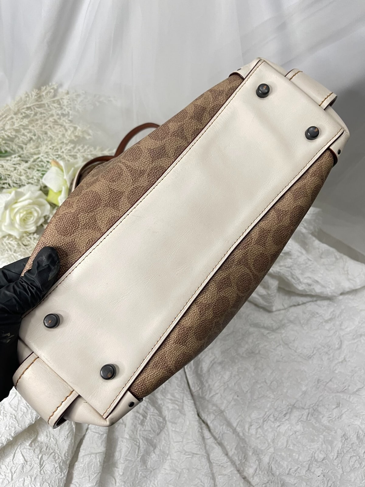 Vintage Coach Tan Signature Hobo Bag 7